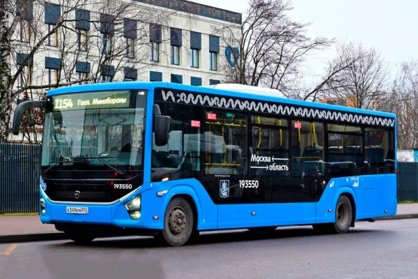 В Москве начали тестировать автобус, подходящий для езды по узким улицам