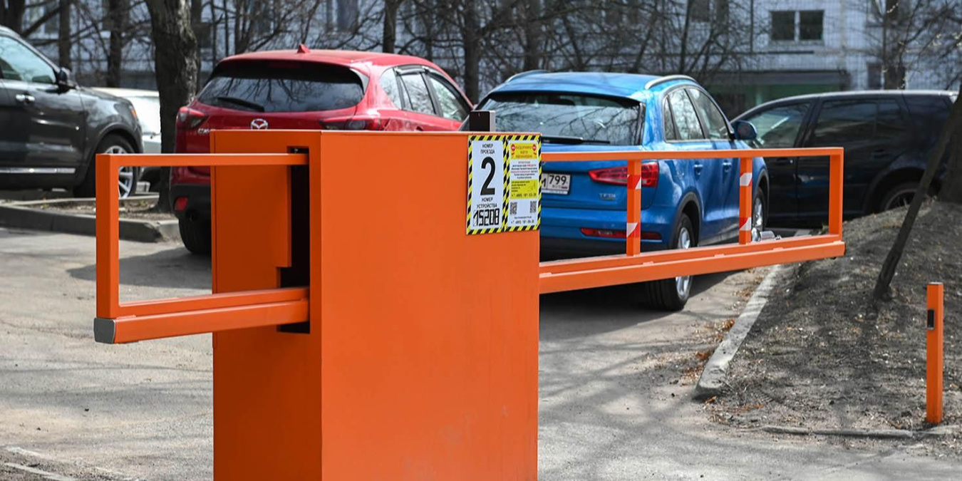 Без посредников и переплат: как установить шлагбаум во дворе