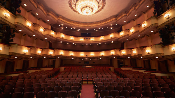 «Мосбилет» отмечает год работы и запускает акции на театральные билеты