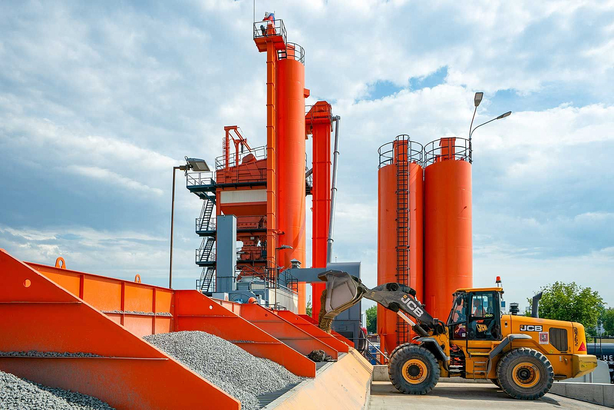 Материалы для дорожного ремонта производятся на московских заводах