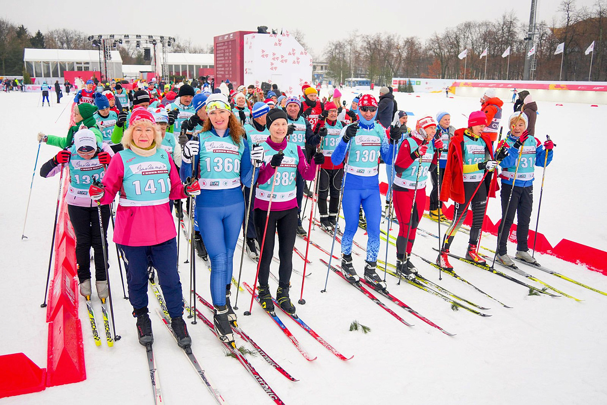 Участники «Московского долголетия» вышли на лыжную гонку