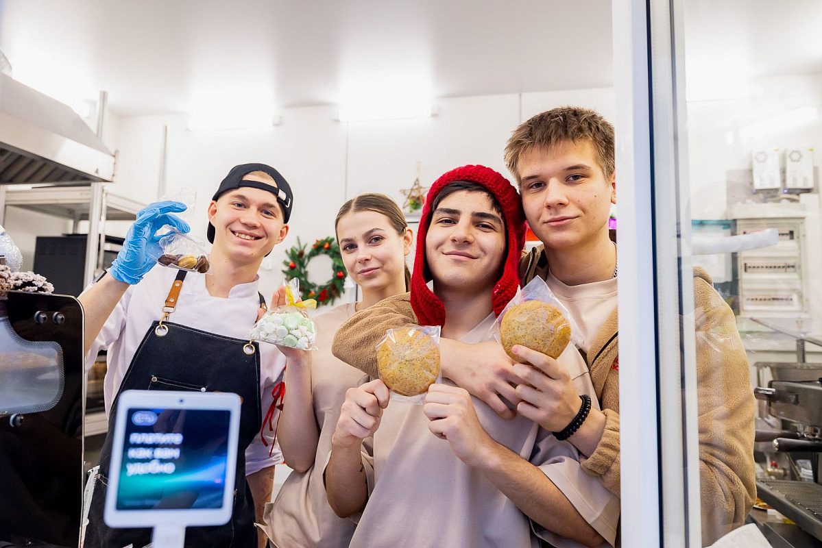 Рождественская ярмарка открылась на Воробьевых горах в рамках «Зимы в Москве»